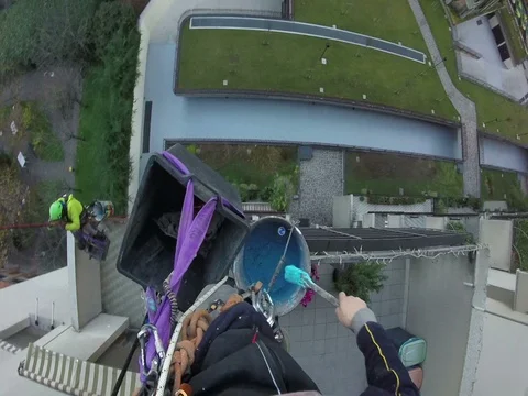 High Rise Worker Apply Protective Mortar Stockbeeldmateriaal 84202744