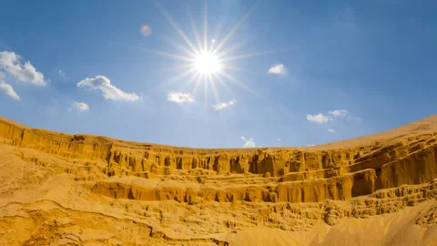 High sandy desert dune in light of sparkle sun Vídeos de archivo 316846240