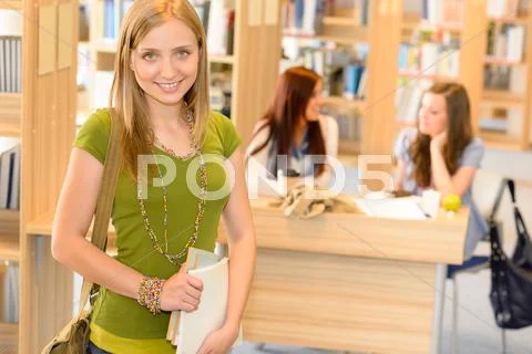 High school library teenage student in green Stock Photos