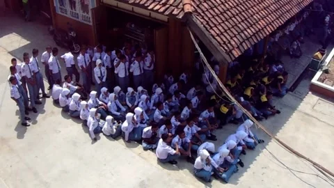 High school students are watching a game in the school corridor. Stock Footage 162879996