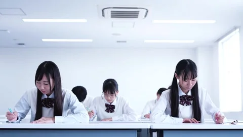 High School Students in Class Stockbeeldmateriaal 332751688