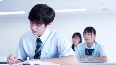 High School Students in Class Stockbeeldmateriaal 332751739