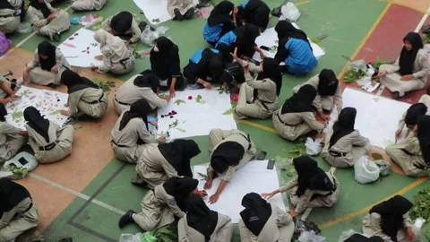 High school students making ecoprint artwork outside the classroom. Stock Footage 231285991