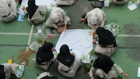 High school students making ecoprint artwork outside the classroom. Stock Footage 231285999