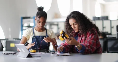 High school students working on a robotic arm in class Stock Footage 93147542