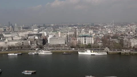 A high shot looking North across the river Thames in London 库存影片 237514510