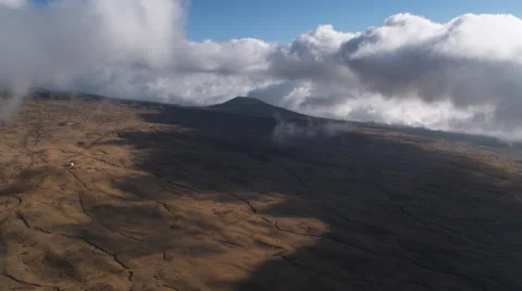 High up slope of Mauna Loa in cloud shadow. Shot in 2010. Vídeos de archivo 59521352