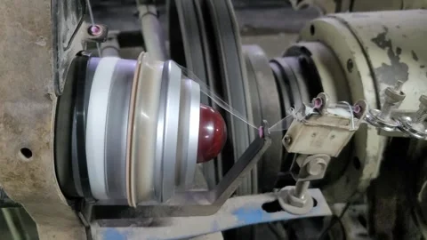 High-Speed Automated Weft Winder on Industrial Power Loom Machinery Vídeos de archivo 337546391