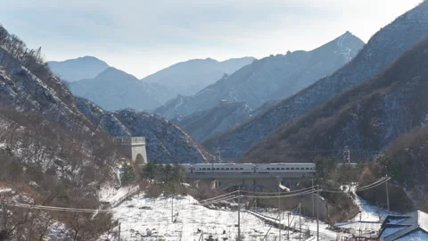 High Speed Bullet Train Passing through Juyongguan Great Wall in Snow Video stock 331005056