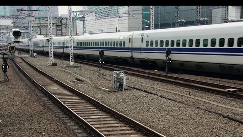 High speed bullet train Shinkansen arriving to Tokyo city station 日本 , 東京 Stock Footage 82417951