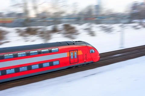 High speed double decker express train arrives at a station in the city. Foto stock