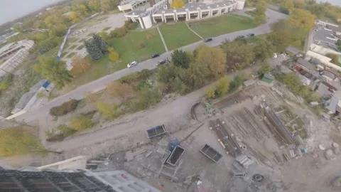 High speed flight of an FPV drone, extreme drop from the top of a building Stock Footage 139608852