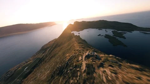 High Speed flying down a mountain Stockbeeldmateriaal 119337691