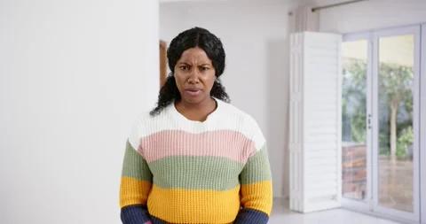 High speed photography for dynamic scenes, looking confused and concerned, woman Stock Footage 346597001