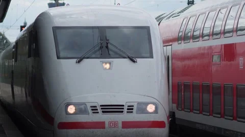High-Speed Train Arrival at Cologne Deutz Station 스톡 동영상 315741466