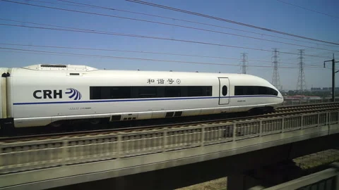 High speed train running on the railway Vidéo 89462506