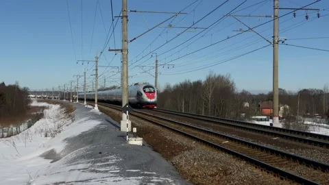 High speed train "Sapsan" passing the station Vidéo 151078413
