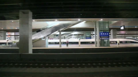 High speed train starting and leaving from Zhengzhou railway station Video stock 54802119