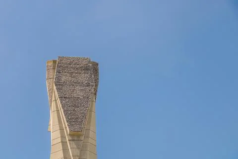 High stone structure against a clear blue sky observed from below in a sunn.. Fotos de archivo