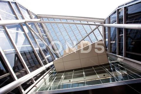 High-tech exterior of a modern office building Stock Photos