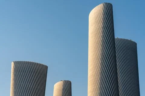 High-tech facade of twisted aluminum and jumbo glass at Lusail Plaza Towers. Stockfoto's