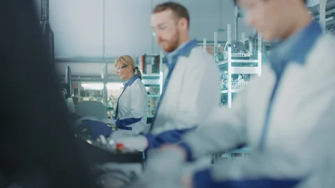 High-Tech Factory: Quality Control Engineer Picks up and Visually Checks Smart E 動画素材 98364136