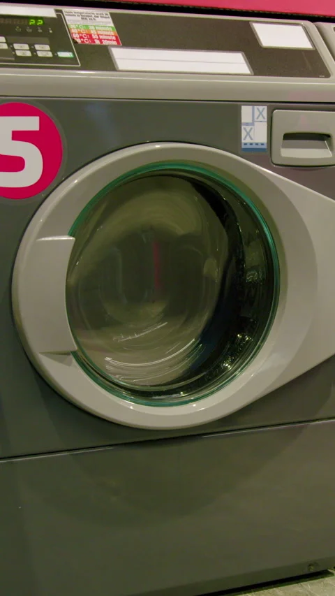 High-temperature washing machine in a laundromat, showcasing the continuous Stockbeeldmateriaal 330282926