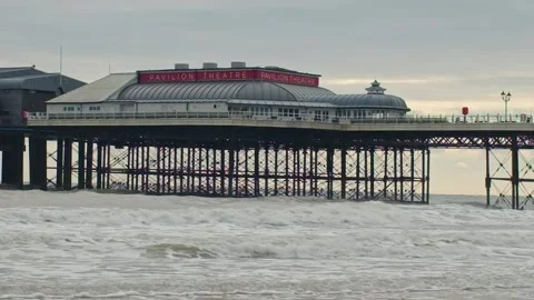 High tide at Cromer beach. Slow motion Video stock 315377065