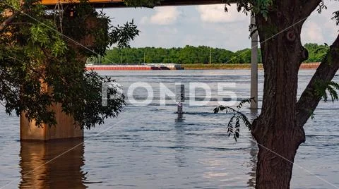 High tide flood of Mississippi River in Saint Louis - SAINT LOUIS. USA - JUNE 19 Stock Photos