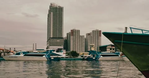 High tide on the pier. Video stock 201003529