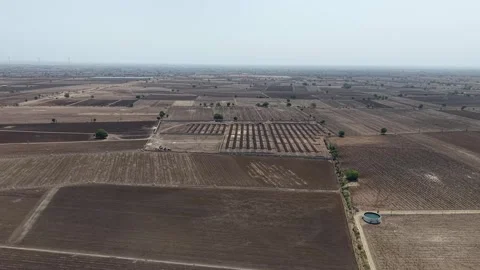 High view drone pan overlooking a sprawling grid layout of an electrical Vídeo Stock 337247090