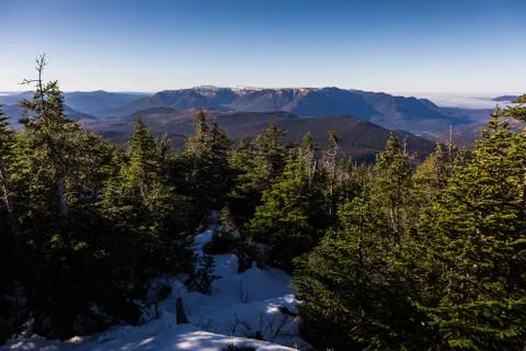 High View of Hiking Path in Forest of the Richardson Mountain in Quebec, cana Stock-Fotos