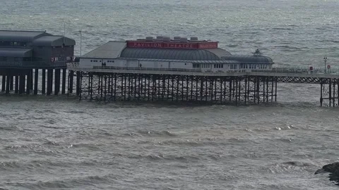 High up view over Cromer beach on the North Norfolk coast 스톡 동영상 307226304