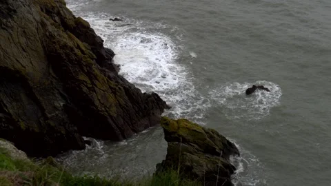 High view, sea waves breaks on coast. Irish sea. Slow motion 4K Stockbeeldmateriaal 330873495