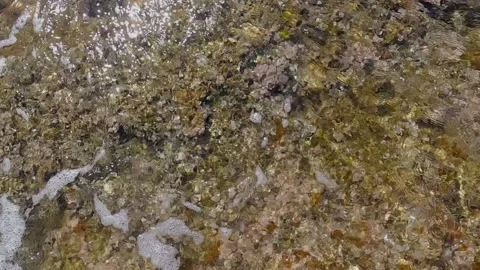 High view waves crash on rocky shore. Super slow motion 4K 库存影片 238372397