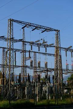 High voltage electrical pylons. Foto stock