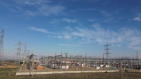 High Voltage Electrical Substation with Power Lines – Energy Infrastructure Vidéo 330731224