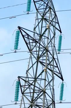 High Voltage Electrical Tower Over Blue Sky Foto stock