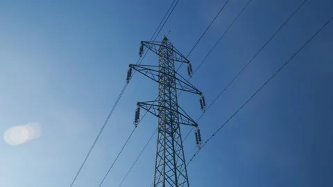High voltage post. High-voltage tower with sun flare.  Vídeo Stock 144793870