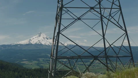 High voltage power line tower with Mt Hood in background - Oregon Видео 232423411