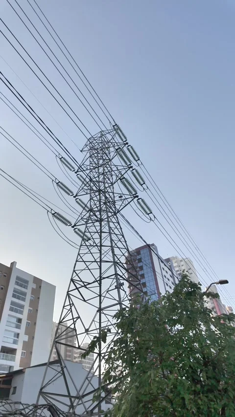 High Voltage Power Tower in Urban São Paulo, Brazil Vertical Stockbeeldmateriaal 334786855