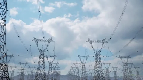 High Voltage Power Towers Stretching Into Distance Under Cloudy Sky Vídeos de archivo 339079770