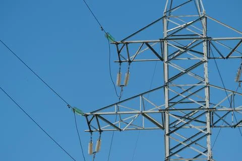 High voltage transmission tower segment with ceramic insulators, steel latt.. Fotos de archivo