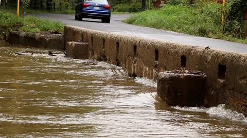 High water hitting low bridge Video stock 97530166