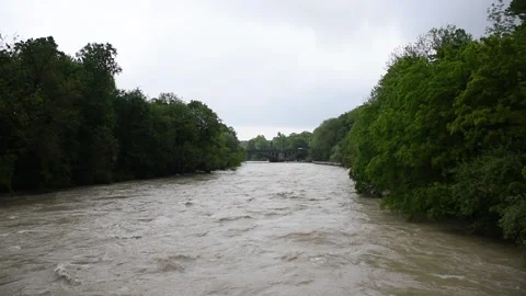 High water of Isar river in central Munich Stock Footage 134581188