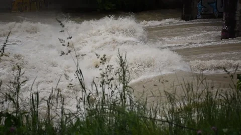 High water of Isar river in central Munich (Hochwasser) Stock Footage 134982396