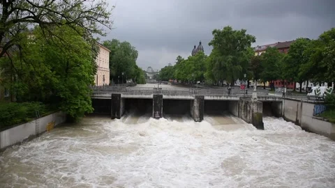 High water of Isar river in central Munich (Hochwasser) Stock Footage 134982435