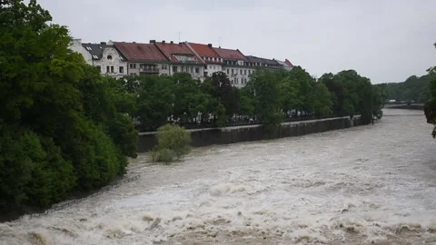 High water of Isar river in central Munich (Hochwasser) Stock Footage 134982529