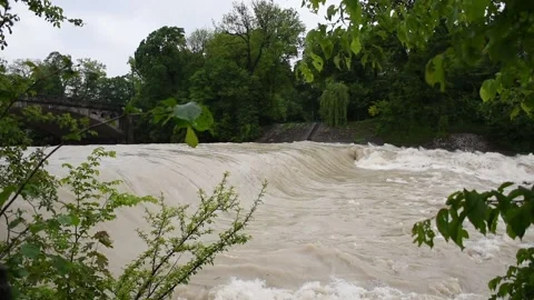 High water of Isar river in central Munich (Hochwasser) Stock Footage 134982881