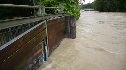 High water of Isar river in central Munich (Hochwasser) Stock Footage 134983166